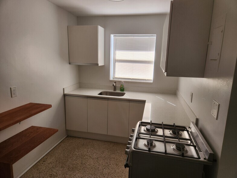 726 N L St, Lake Worth Beach, FL à vendre - Photo intérieure – Image 3 sur 6