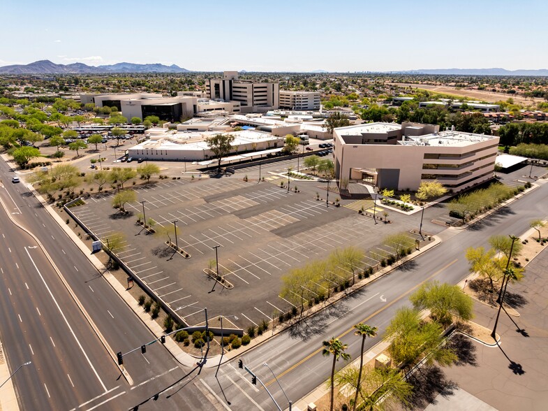 5757 W Thunderbird Rd, Glendale, AZ à louer - Photo de l’immeuble – Image 2 sur 14