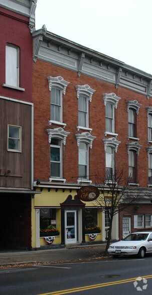 19-21 W Main St, Johnstown, NY à vendre - Photo principale – Image 1 sur 27