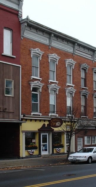 Plus de détails pour 19-21 W Main St, Johnstown, NY - Local commercial à vendre