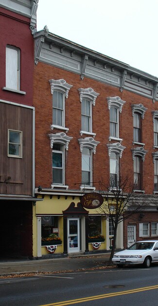Plus de détails pour 19-21 W Main St, Johnstown, NY - Local commercial à vendre