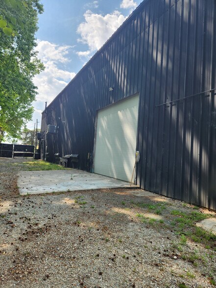 3021 Pacific Ave, Greensboro, NC à louer - Photo de l’immeuble – Image 2 sur 4