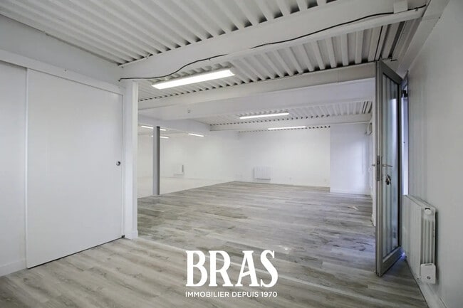 Plus de détails pour Local d'activités à louer