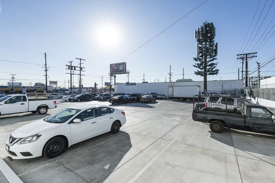 6829 Lankershim Blvd, North Hollywood, CA à louer - Photo de l’immeuble – Image 2 sur 10