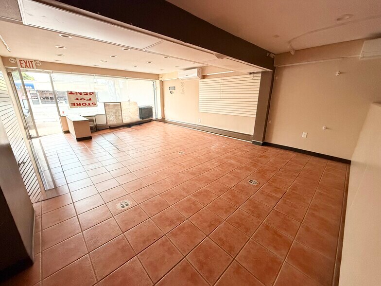 4564 Bell Blvd, Bayside, NY à louer - Photo intérieure – Image 3 sur 6