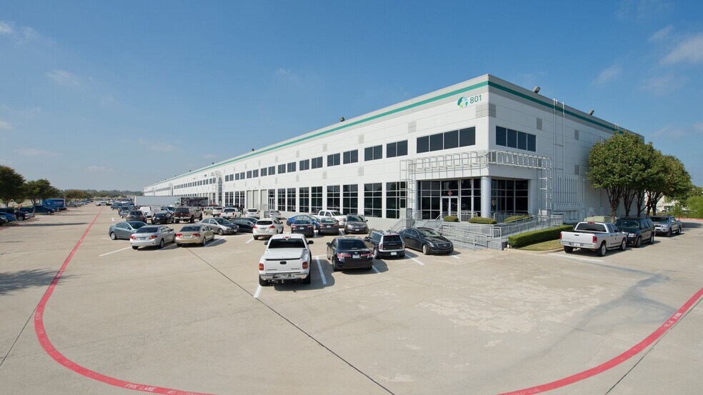 801 Hanover Dr, Grapevine, TX à louer - Photo de l’immeuble – Image 2 sur 19