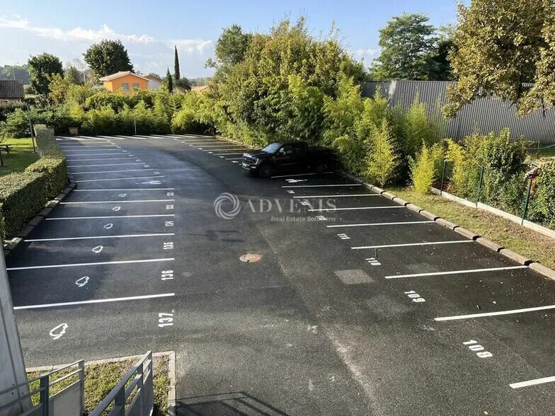 Bureau dans Canéjan à louer - Photo de l’immeuble – Image 3 sur 12