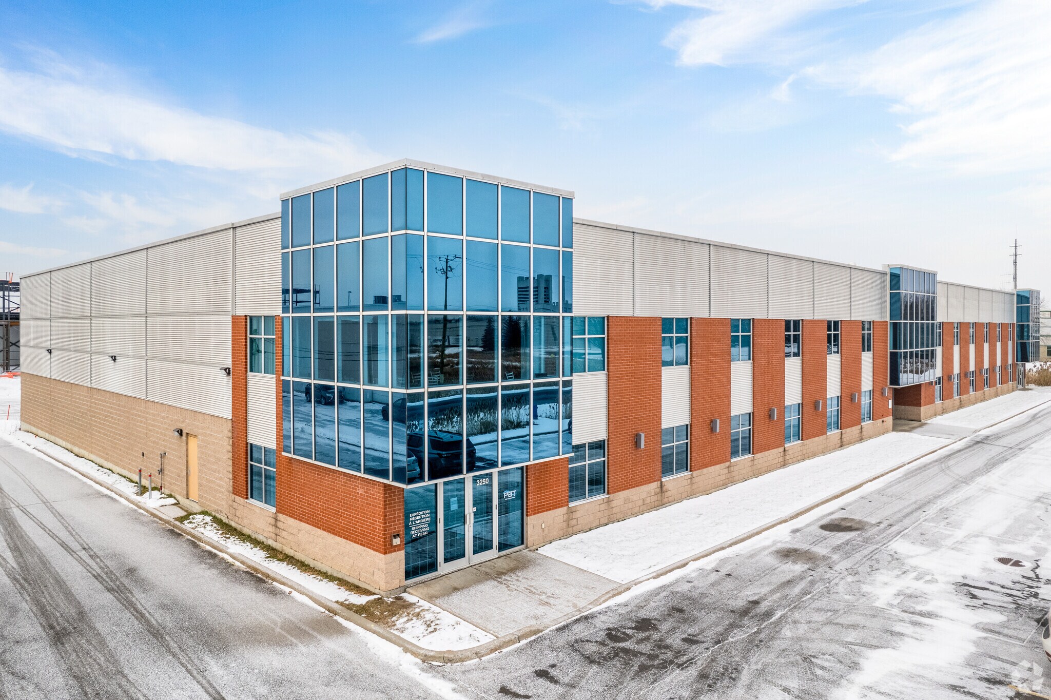 3250-3262 Rue F.-X.-Tessier, Vaudreuil-dorion, QC à louer Photo principale– Image 1 sur 5