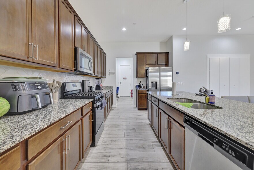 EXCEPTIONAL SURPRISE ALH INVESTMENT, Surprise, AZ à vendre - Photo de l’immeuble – Image 1 sur 9