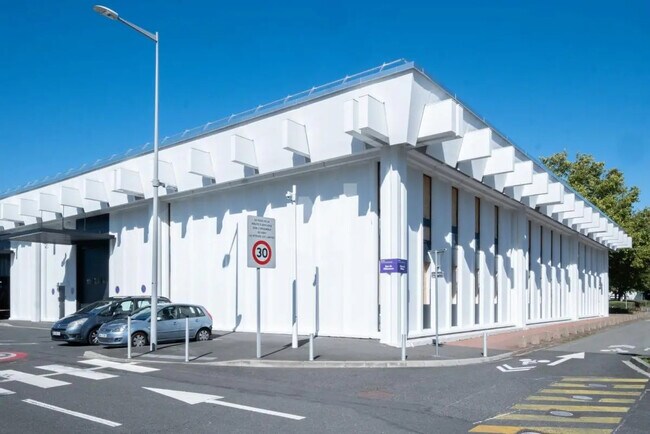 Plus de détails pour Bureau, Local d'activités à louer