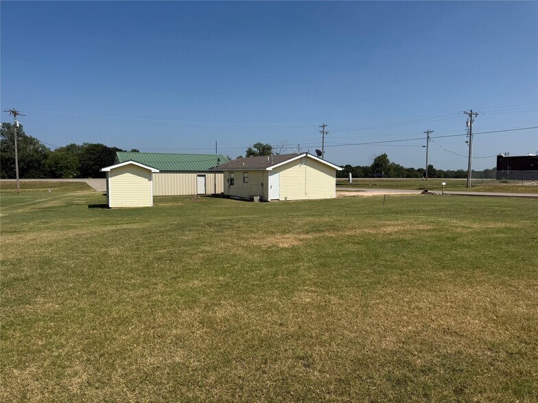 55968 Moccasin Trail Rd, Prague, OK à vendre - Photo de l’immeuble – Image 2 sur 43