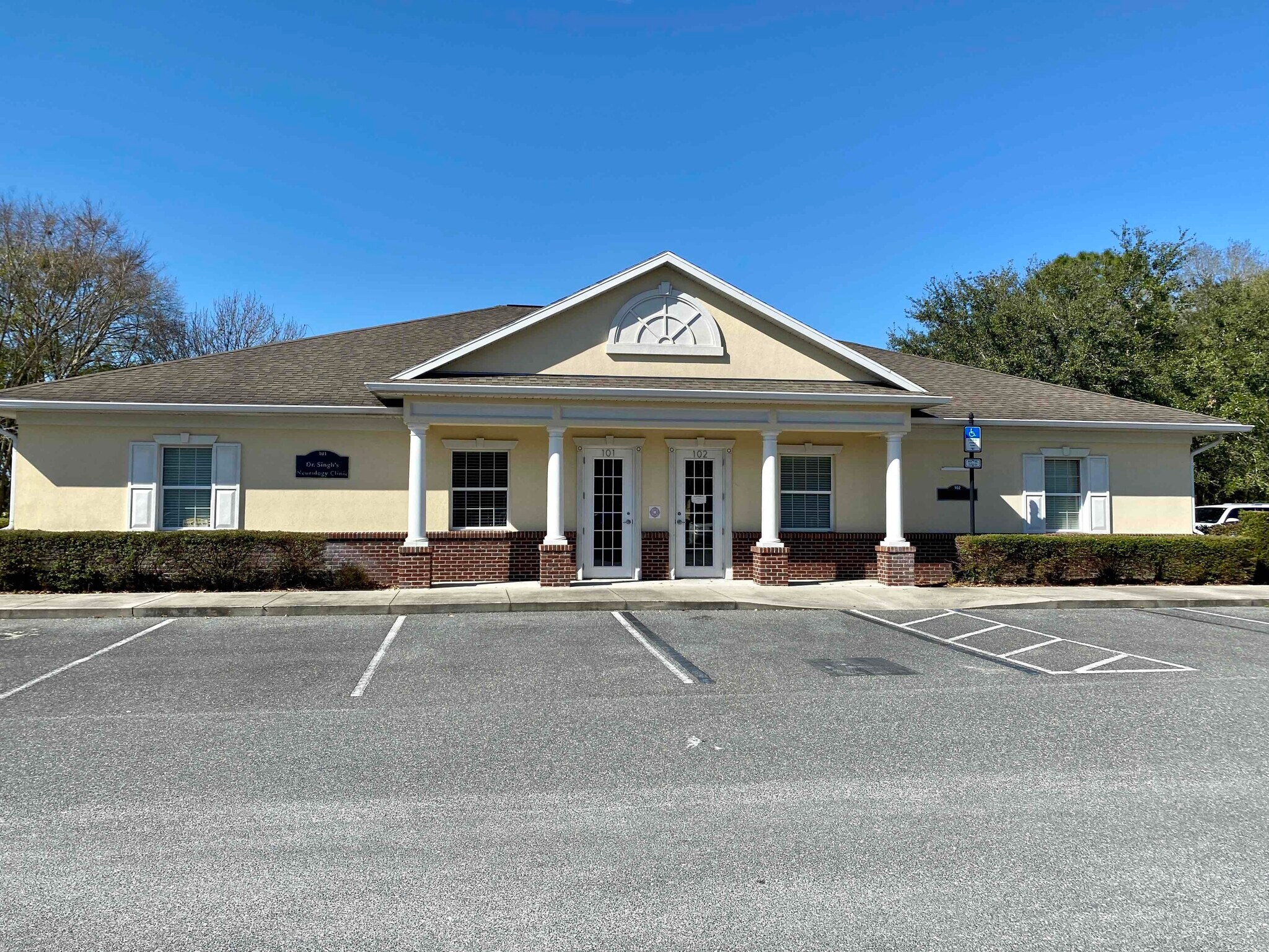 929 N US Hwy 27/441, Lady Lake, FL à louer Photo de l’immeuble– Image 1 sur 23