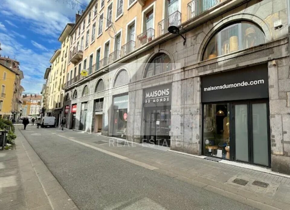Local commercial dans Grenoble à louer Photo de l’immeuble– Image 1 sur 8