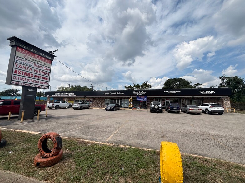 6046-6060 W Little York Rd, Houston, TX à louer - Photo de l’immeuble – Image 2 sur 3