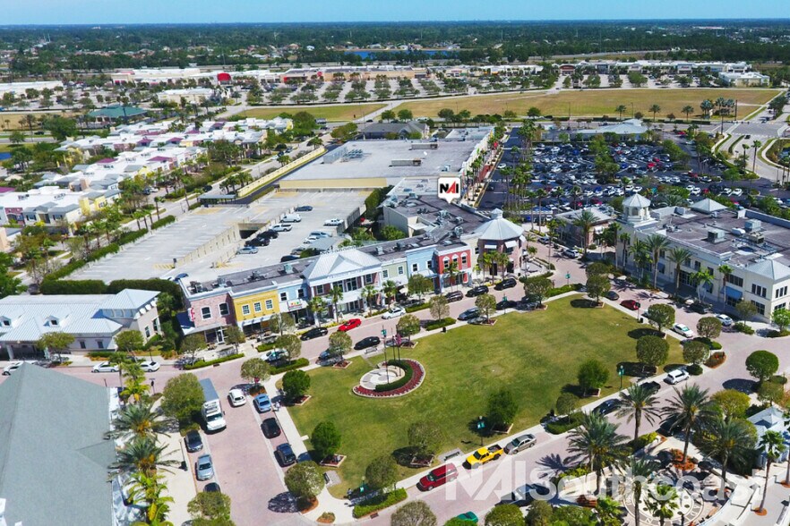 10451 SW Village Center Dr, Port Saint Lucie, FL à louer - Photo de l’immeuble – Image 2 sur 10