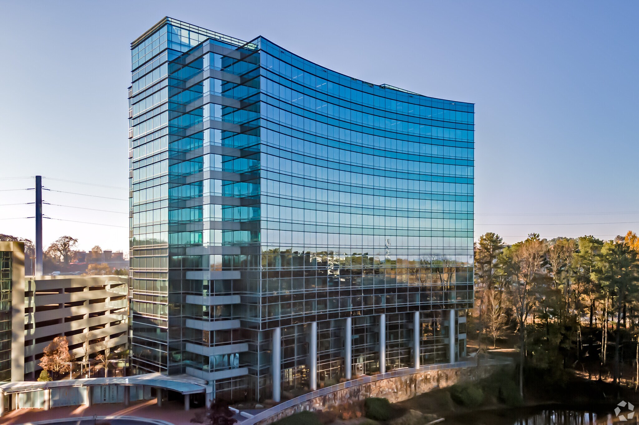 1 Glenlake Pky NE, Atlanta, GA à louer Photo principale– Image 1 sur 10