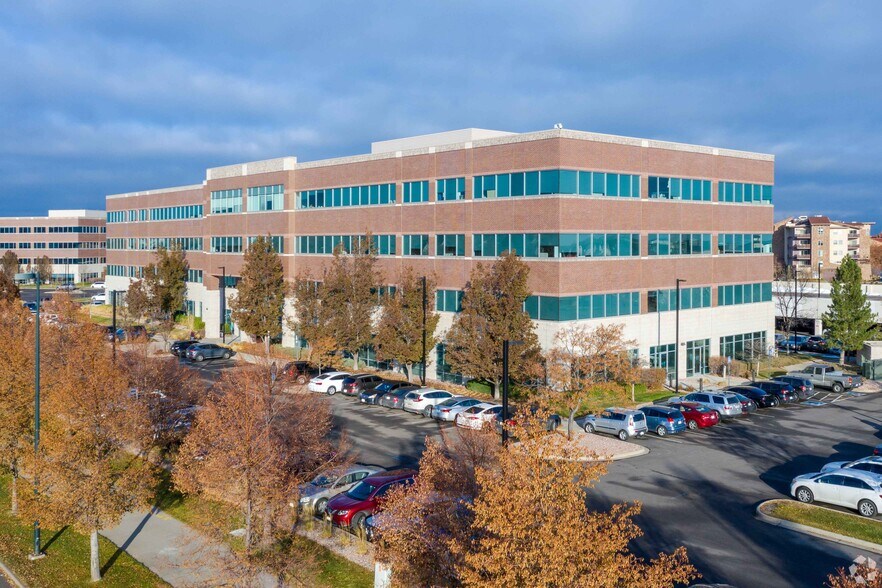 7901 E Lowry Blvd, Denver, CO à louer - Photo de l’immeuble – Image 3 sur 19