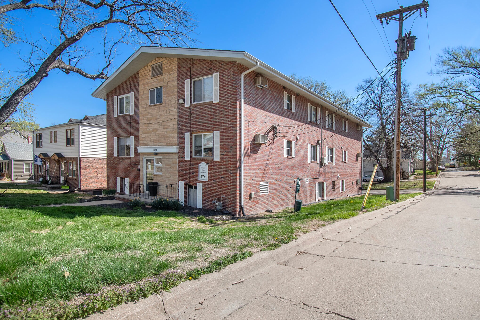 801 N 48th St, Omaha, NE à vendre Photo de l’immeuble– Image 1 sur 17
