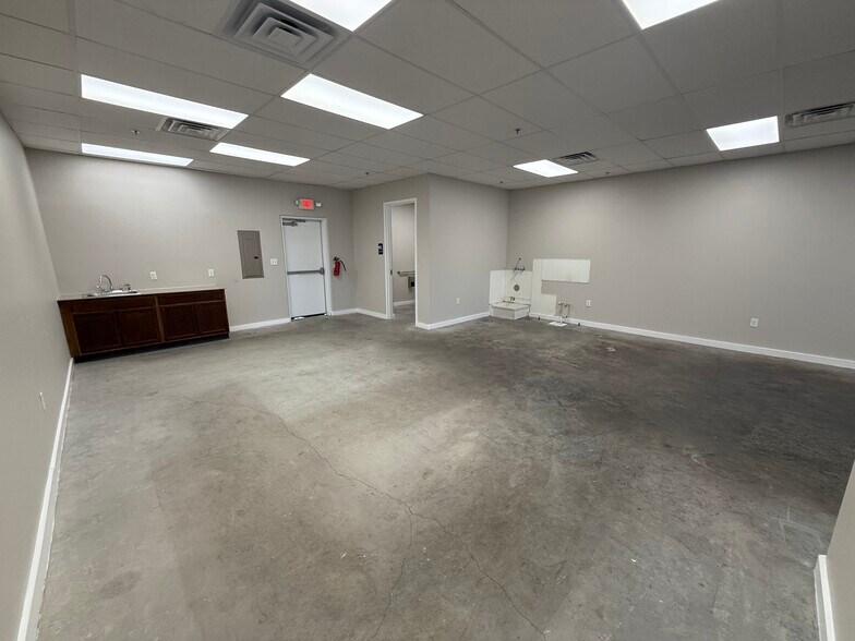 1101 Bunton Creek Rd, Kyle, TX à louer - Photo de l’immeuble – Image 2 sur 12