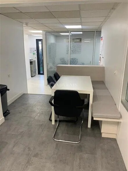 Bureau dans Croissy-Beaubourg à vendre - Photo de l’immeuble – Image 2 sur 12