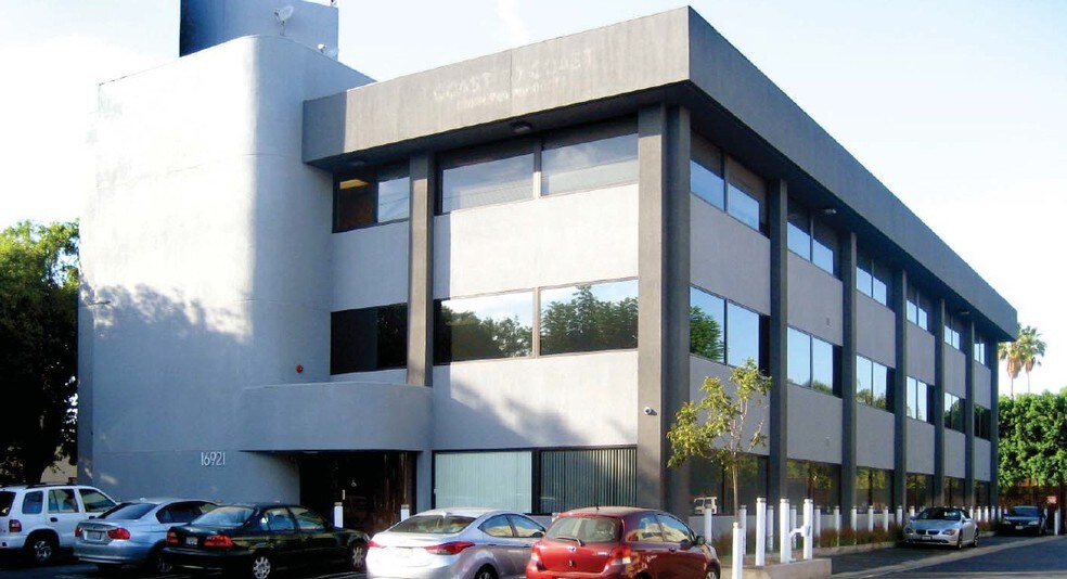 16921 Parthenia St, Northridge, CA à louer - Photo de l’immeuble – Image 2 sur 3
