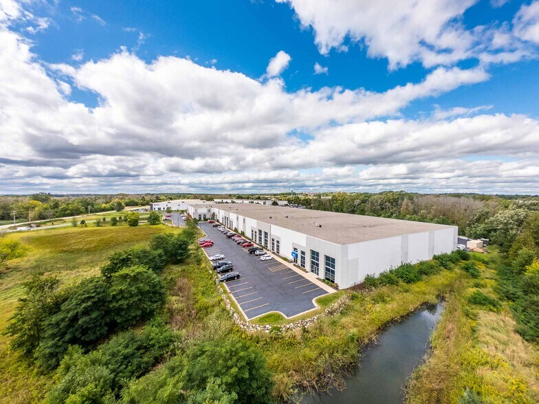 N24W23750 Watertown Rd, Waukesha, WI à louer - Photo de l’immeuble – Image 2 sur 7