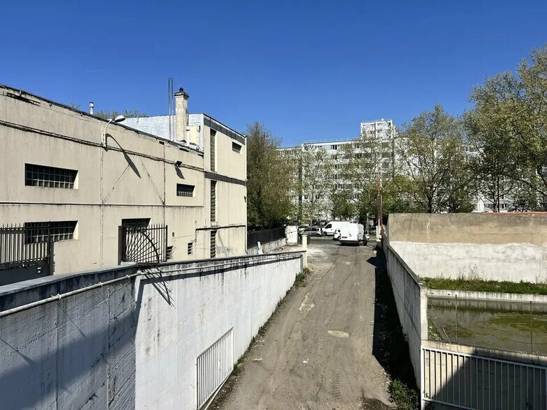 Industriel/Logistique dans Saint-Denis à louer - Photo de l’immeuble – Image 2 sur 12