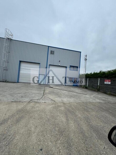 Industriel/Logistique dans Santeny à vendre - Photo de l’immeuble – Image 1 sur 3