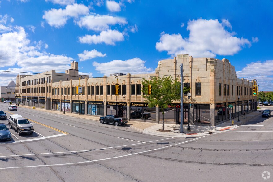 13530 Michigan Ave, Dearborn, MI à louer - Photo de l’immeuble – Image 3 sur 9