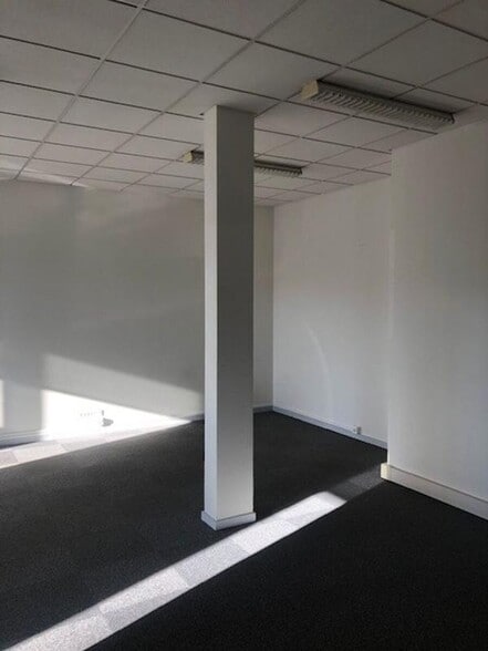 Rue De Franche-Comté, École-Valentin à louer - Photo intérieure – Image 2 sur 6