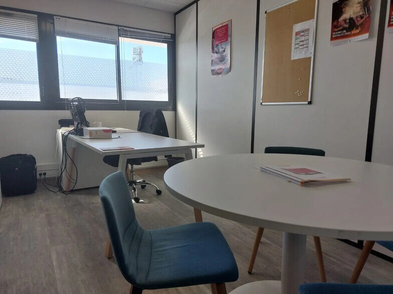 Bureau dans La Valette-du-Var à louer - Photo de l’immeuble – Image 3 sur 8