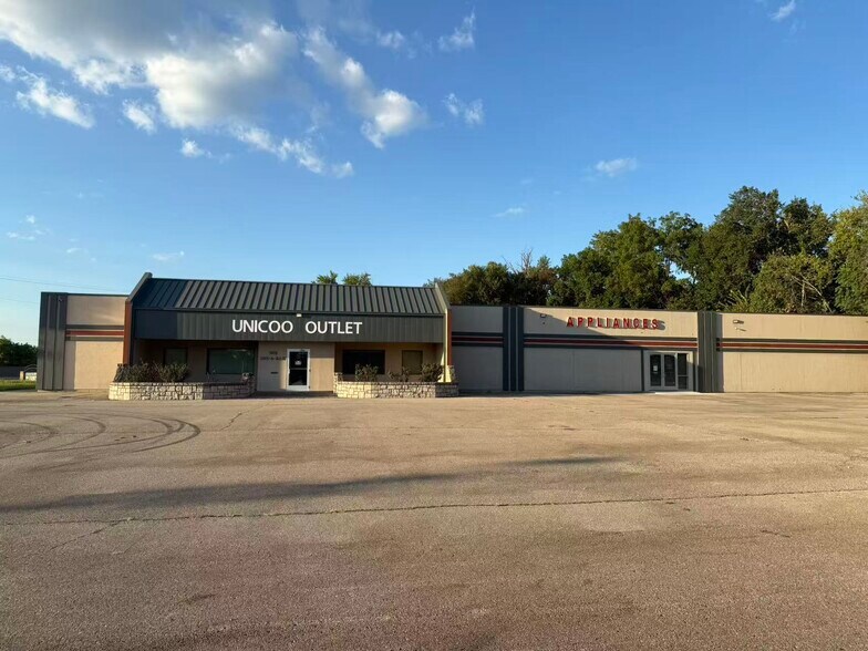 7410 Sni-A-Bar Rd, Kansas City, MO à louer - Photo de l’immeuble – Image 2 sur 40