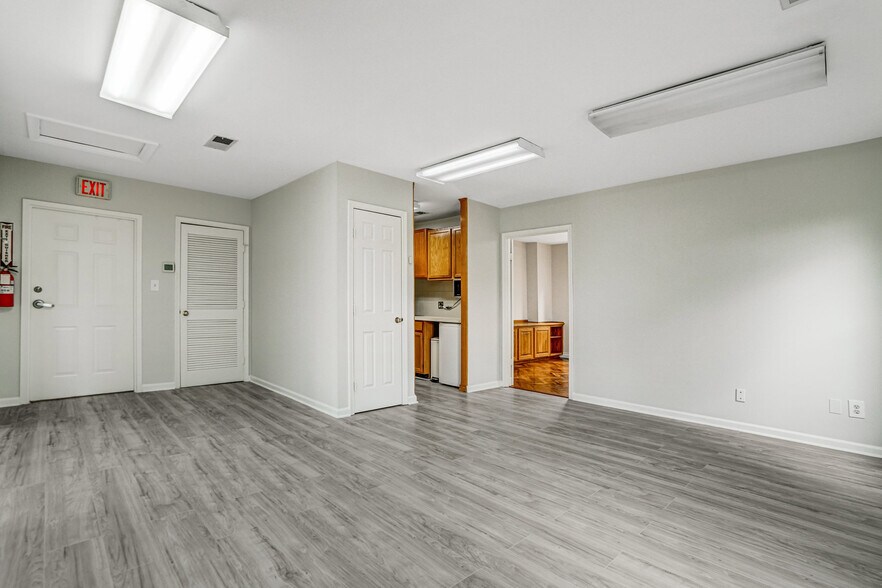 4314-4330 Evergreen Ln, Annandale, VA à vendre - Photo de l’immeuble – Image 2 sur 17