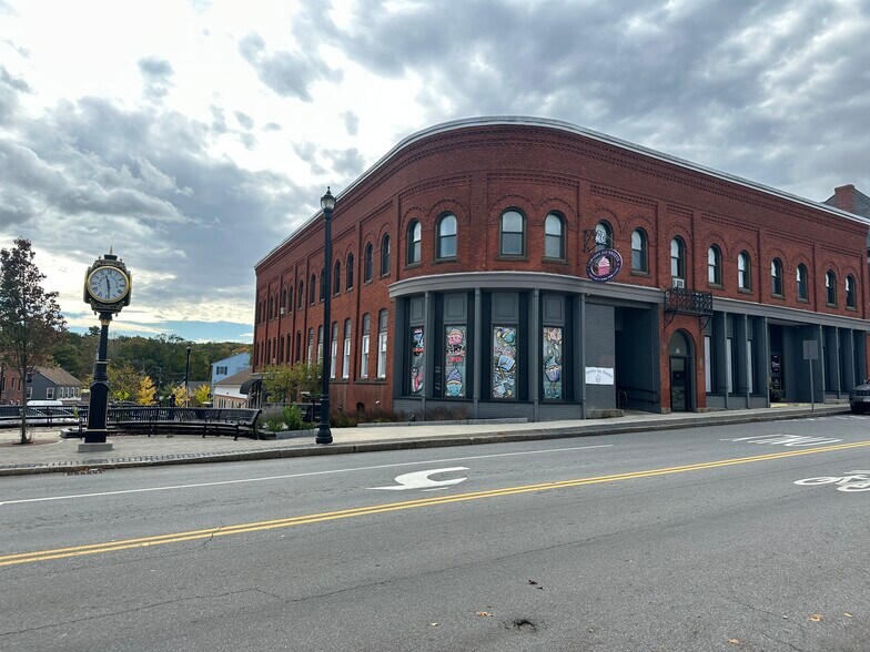 97-103 Elm St, Millbury, MA à louer - Photo de l’immeuble – Image 2 sur 10