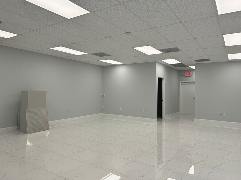4851 W Hillsboro Blvd, Coconut Creek, FL à louer - Photo de l’immeuble – Image 3 sur 8