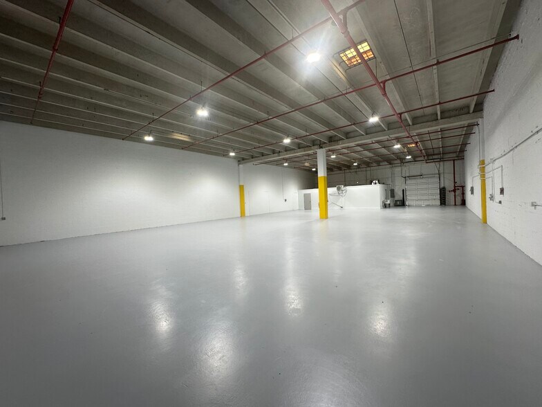7212-7282 NW 33rd St, Miami, FL à louer - Photo de l’immeuble – Image 3 sur 21