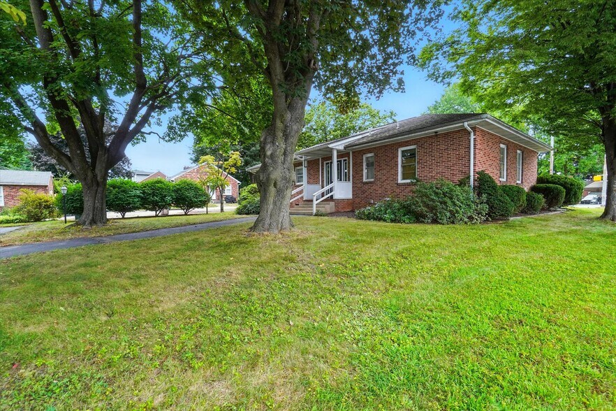 2214 S Queen St, York, PA à vendre - Photo de l’immeuble – Image 2 sur 13