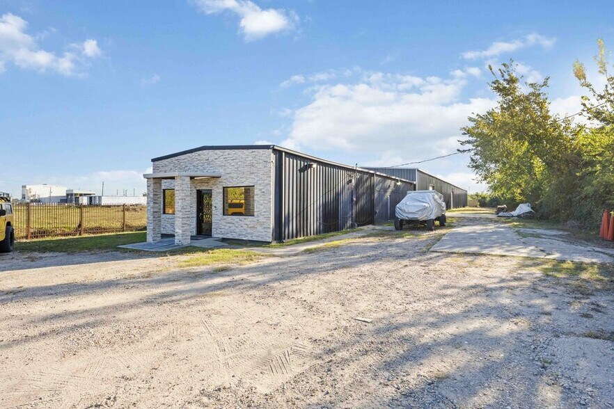 9740 Sheldon Rd, Houston, TX à vendre - Photo de l’immeuble – Image 1 sur 6