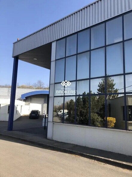 Bureau dans Saint-Genis-Laval à louer - Photo de l’immeuble – Image 1 sur 6