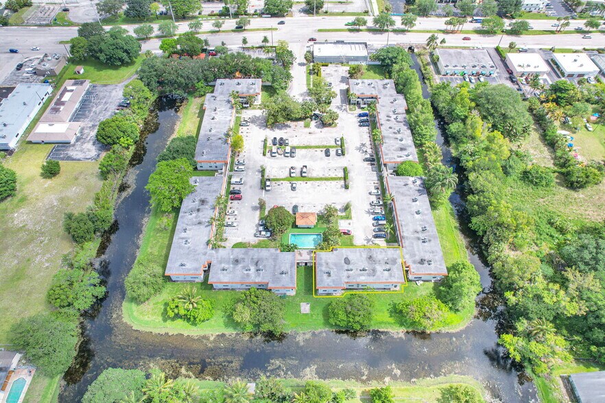 400 NW 65th Ave, Margate, FL à vendre - Photo de l’immeuble – Image 2 sur 43