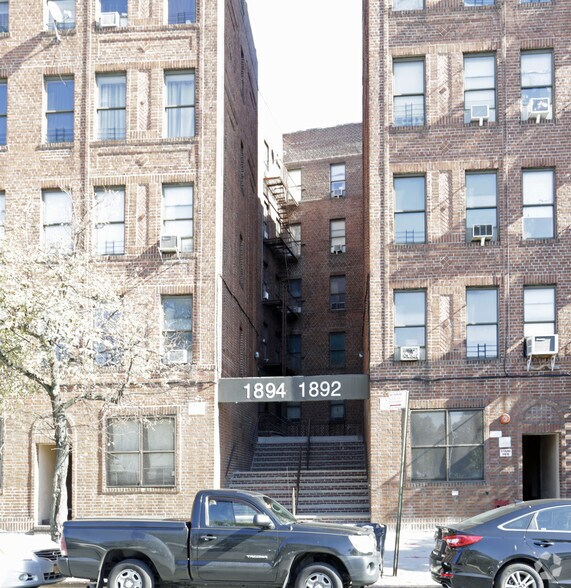 1892-1894 Arthur Ave, Bronx, NY à vendre - Photo de l’immeuble – Image 3 sur 6
