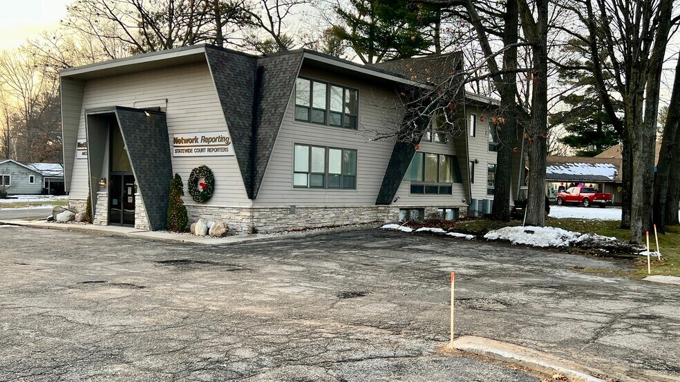 2604 Sunnyside Dr, Cadillac, MI à vendre - Photo de l’immeuble – Image 3 sur 57