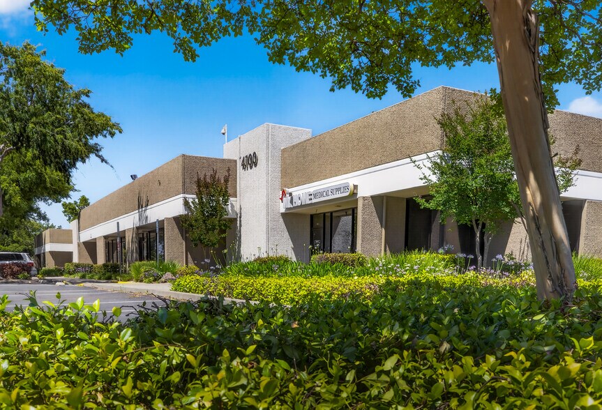 4700 Northgate Blvd, Sacramento, CA à louer - Photo de l’immeuble – Image 2 sur 7