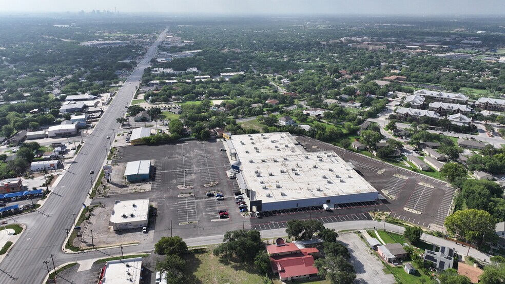 1327-1331 Bandera Rd, San Antonio, TX à louer - Photo de l’immeuble – Image 2 sur 8