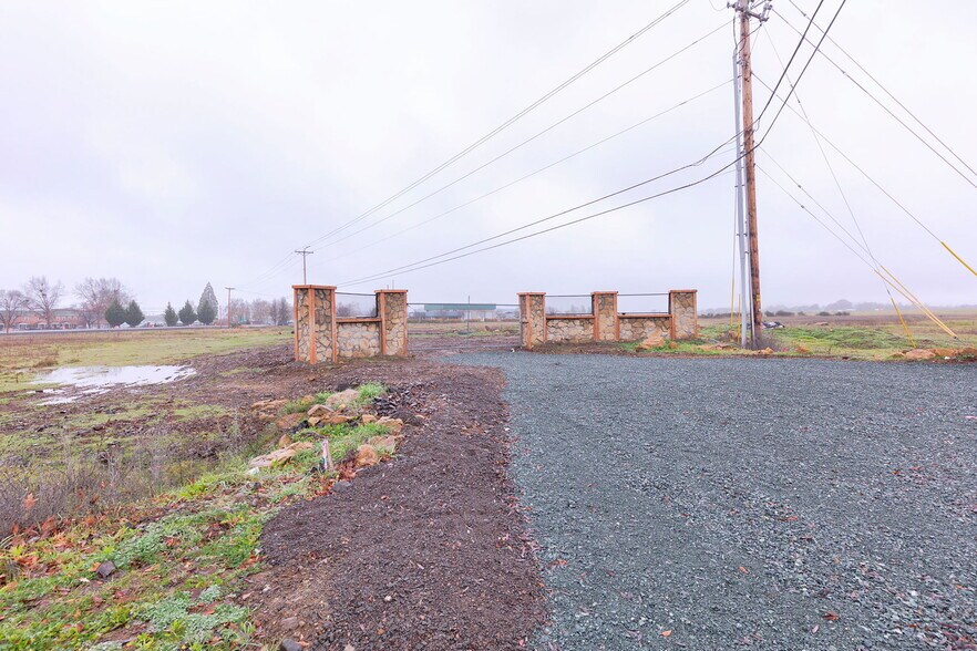 3083 Ave H, White City, OR à vendre - Photo de l’immeuble – Image 3 sur 11
