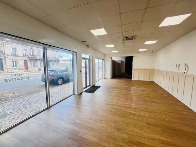 Plus de détails pour Local commercial à vendre