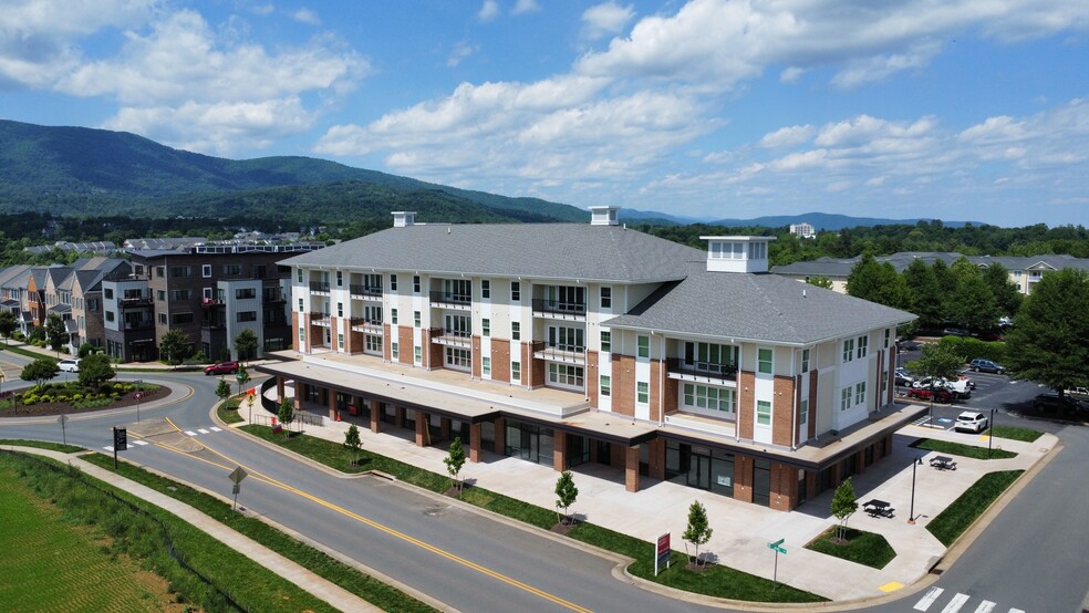1005 Heathercroft Cir, Crozet, VA à louer - Photo de l’immeuble – Image 3 sur 17