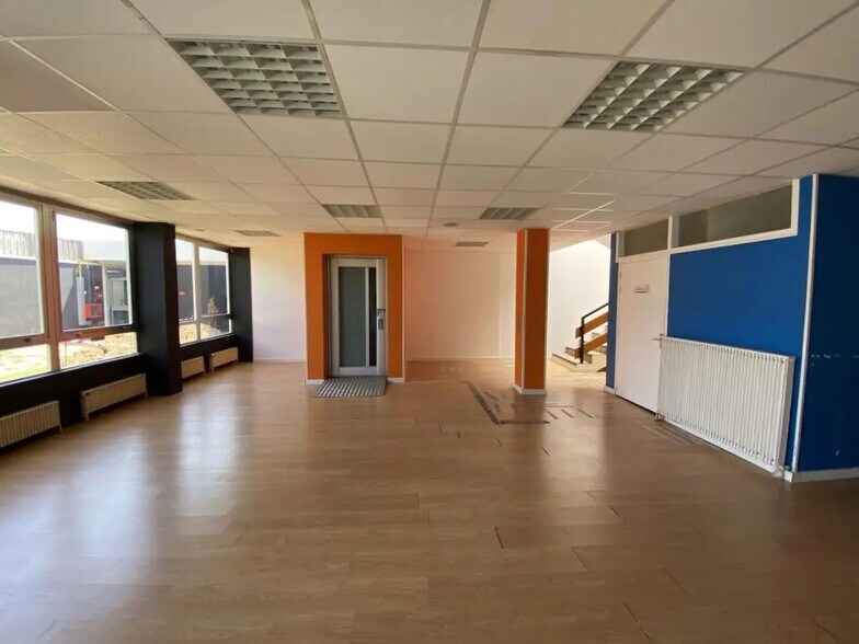 Bureau dans Sotteville-lès-Rouen à louer - Photo de l’immeuble – Image 2 sur 5