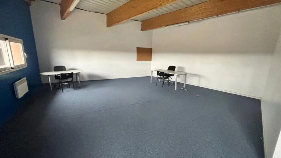 Bureau dans Gazeran à vendre - Photo de l’immeuble – Image 3 sur 5