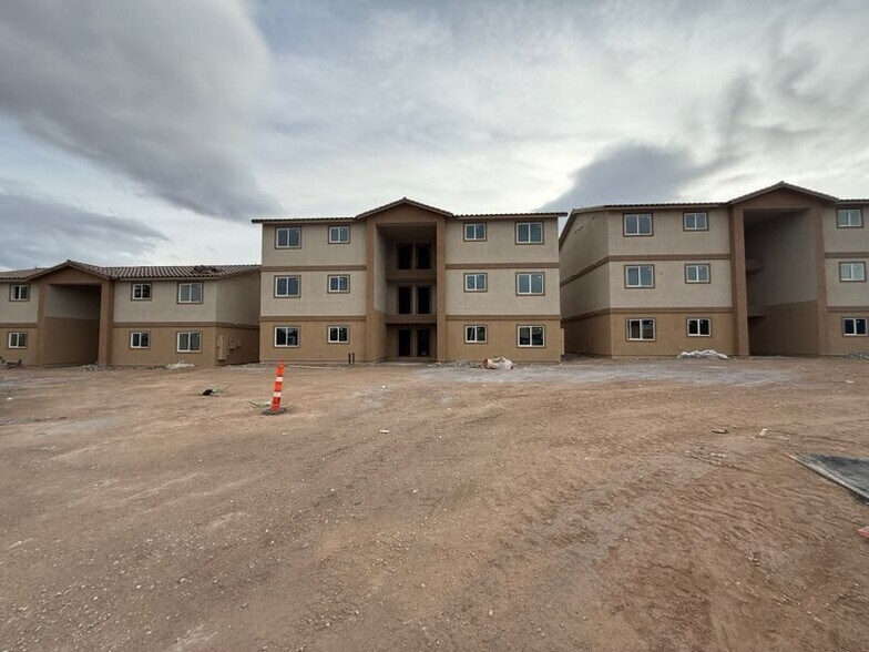 2301 Seco Adobe Cir, North Las Vegas, NV à vendre - Photo de l’immeuble – Image 3 sur 6